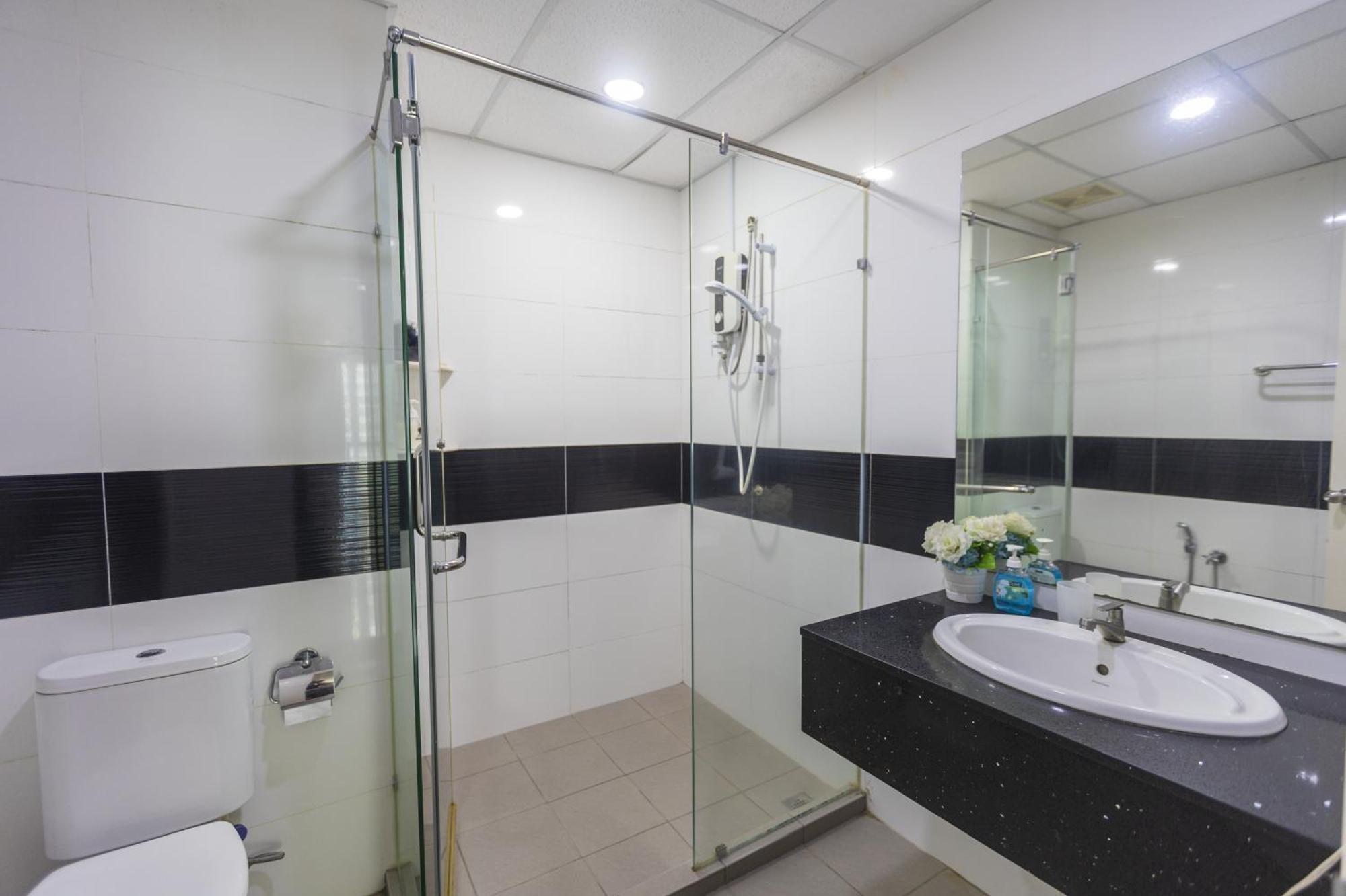 Sky Suites George Town Exterior foto