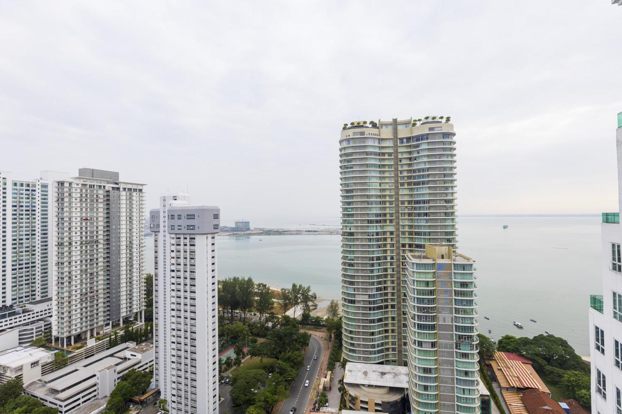Sky Suites George Town Exterior foto